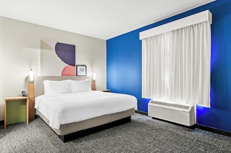 Premium bedding, pillowtop beds, minibar, desk