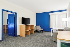 Suite, 1 King Bed | Premium bedding, pillow-top beds, minibar, desk