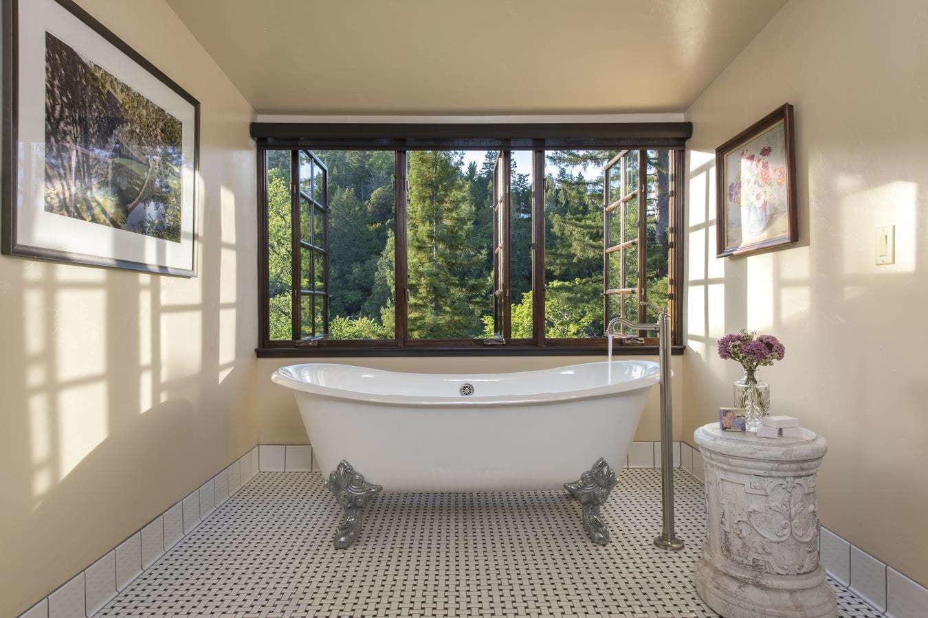 leta benbow's room | bathroom | combined shower/bathtub, hair dryer, towels