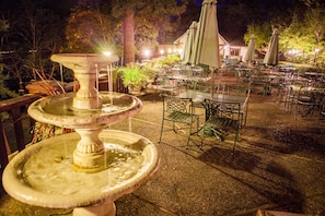 Breakfast, lunch, dinner served; American cuisine, garden views