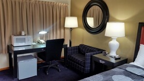 Standard Room, 1 Queen Bed | Room amenity - Simplicity Inn (Marshfield)