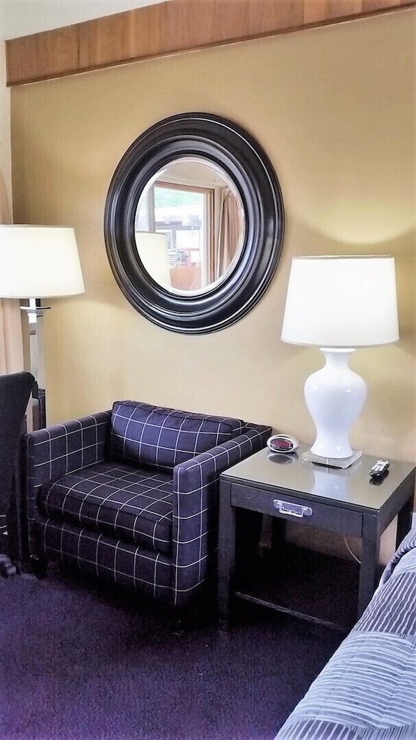 Standard Room, 1 Queen Bed | Room amenity