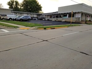 Property entrance - Simplicity Inn (Marshfield)