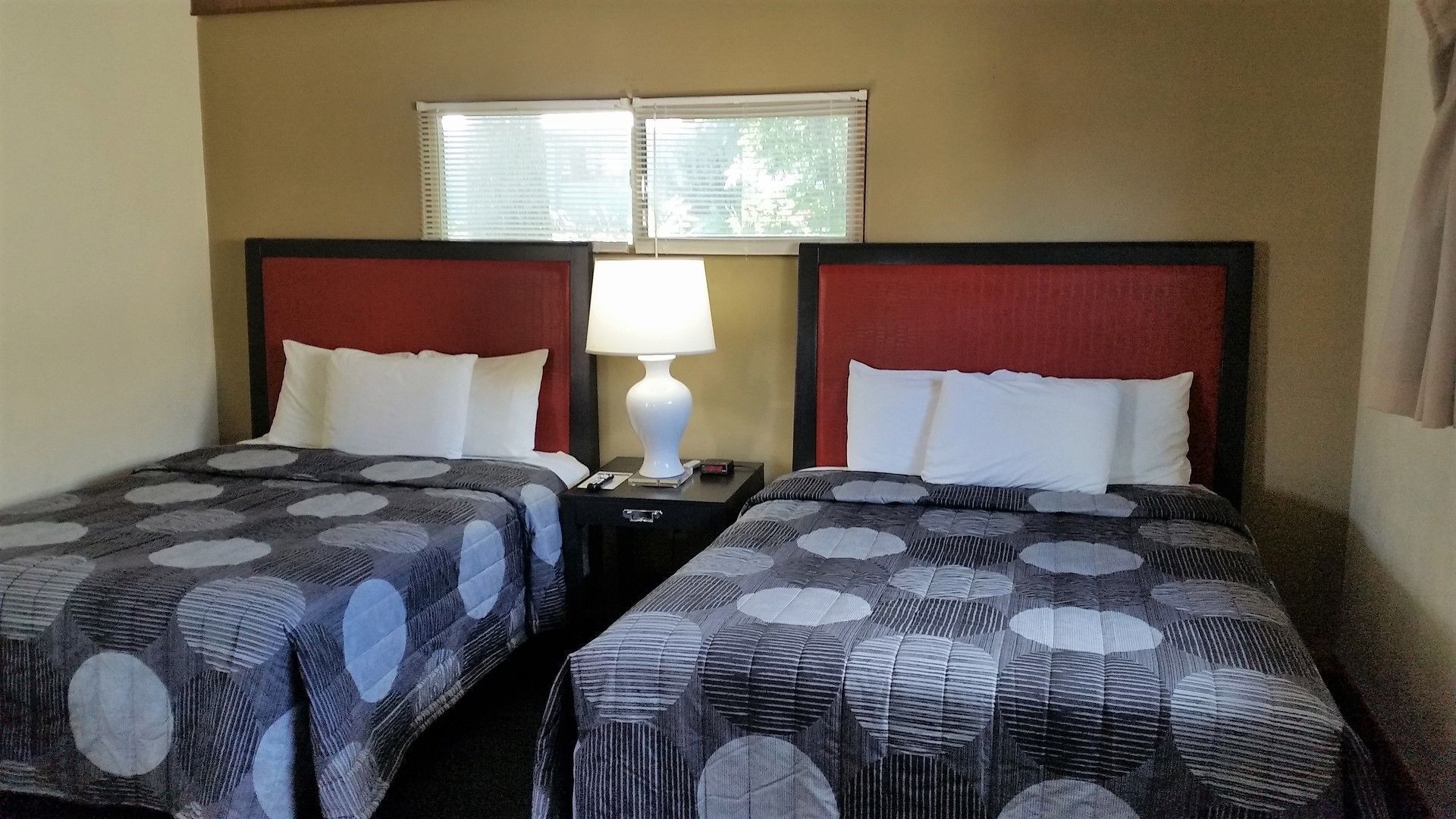Desk, free cribs/infant beds, rollaway beds, free WiFi