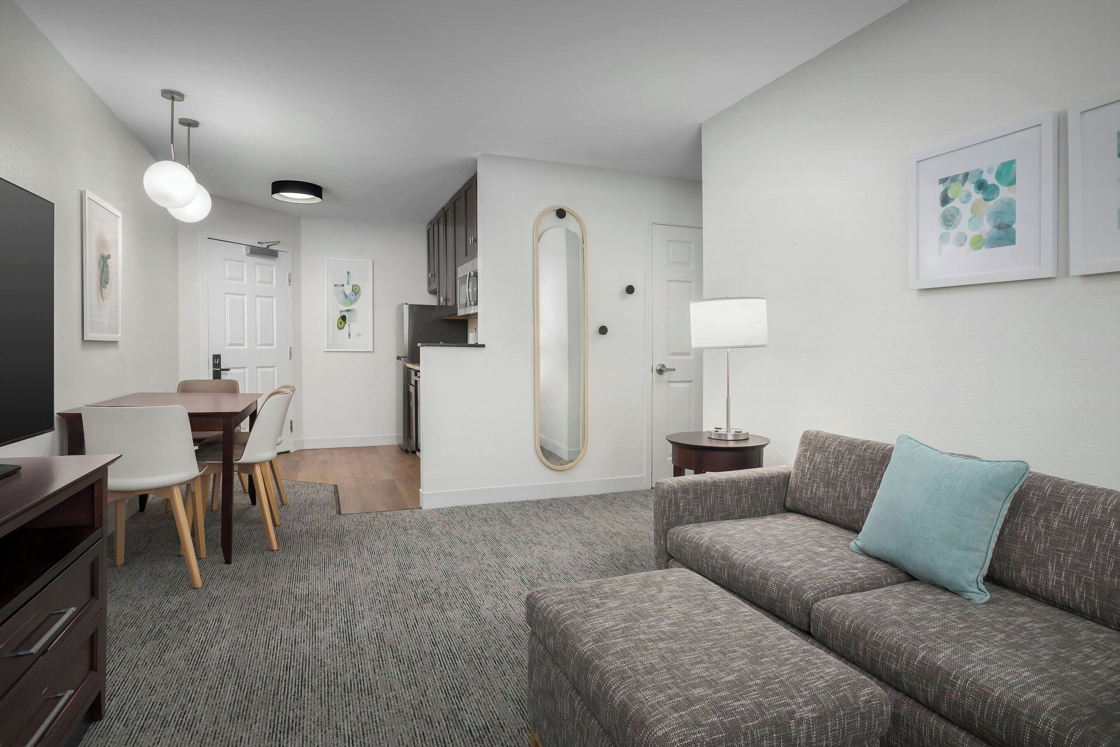 高档床上用品、办公桌、熨斗/熨衣板、免费折叠床/加床