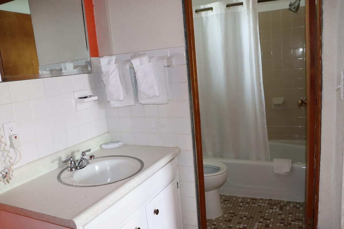 Room, 1 Katil Ratu (Queen) | Bilik Mandi | Gabungan pancuran/tab mandi, tab mandi rendaman dalam