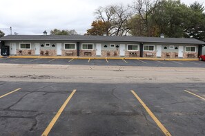 Front of property - Best Nights Inn (Sparta)