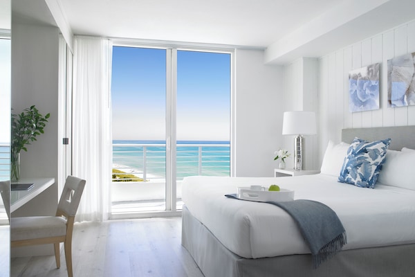 Egyptian cotton sheets, premium bedding, down comforters, minibar