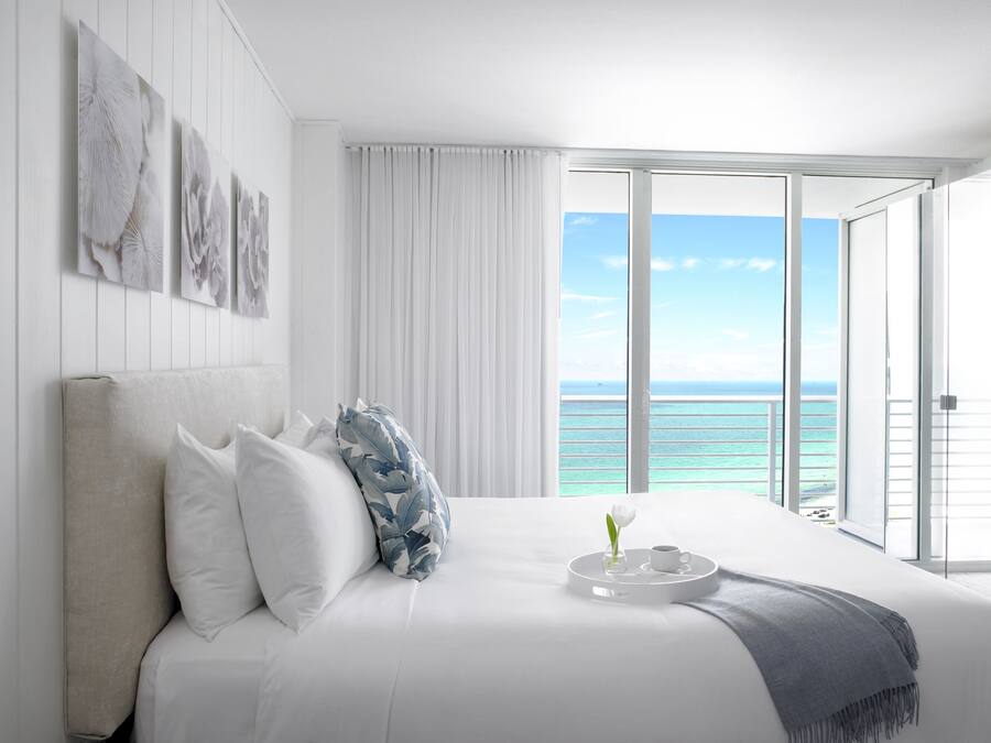 Deluxe Suite, 1 Bedroom, Partial Ocean View | Egyptian cotton sheets, premium bedding, down comforters, minibar