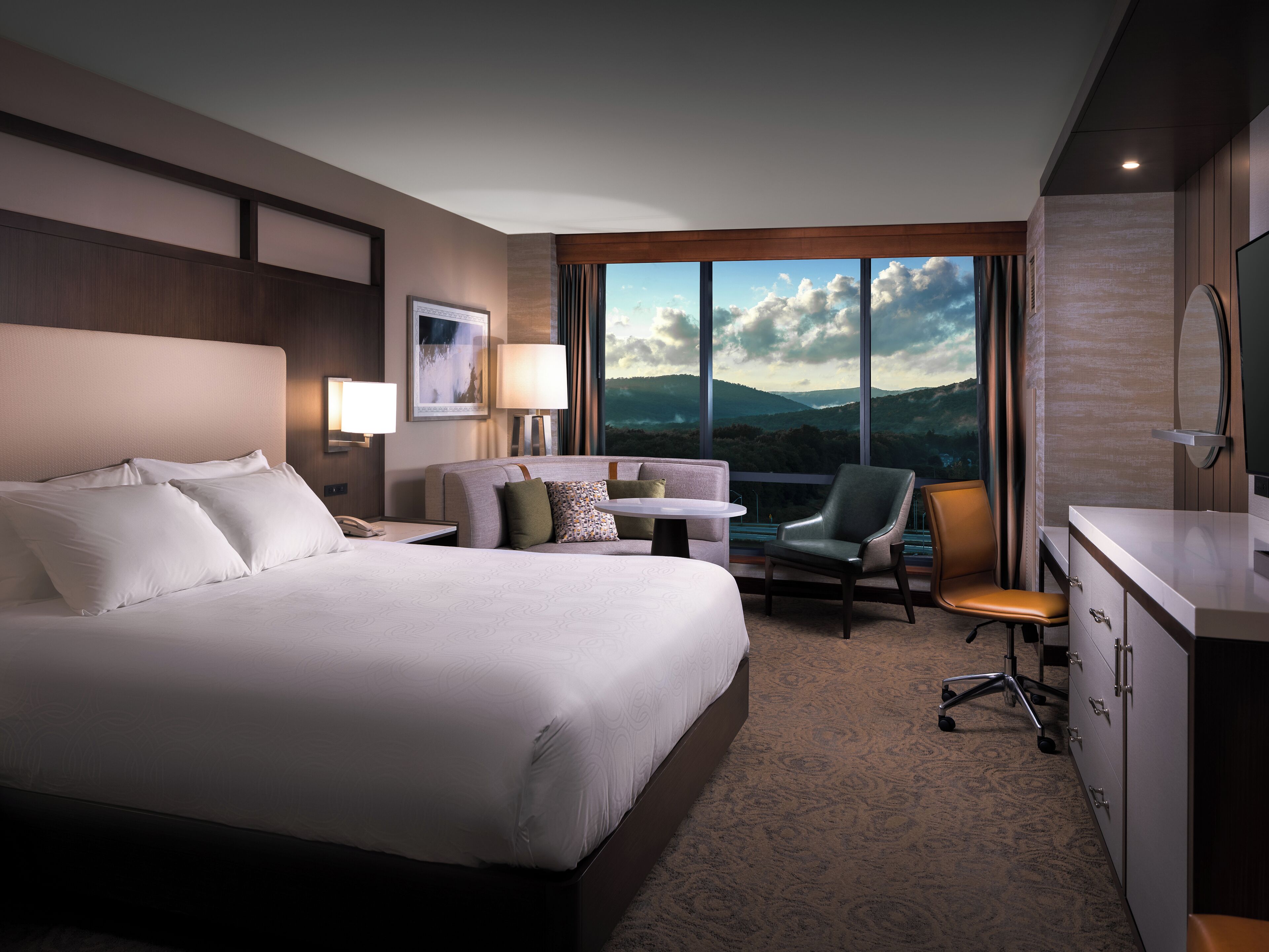 Habitación junior, para fumadores | Camas con pillow-top, caja de seguridad en la habitación y escritorio 