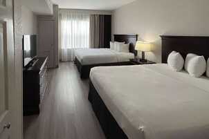 Escritorio, tabla de planchar con plancha y cunas gratuitas