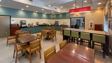 Frokost på farten er inkludert hver dag