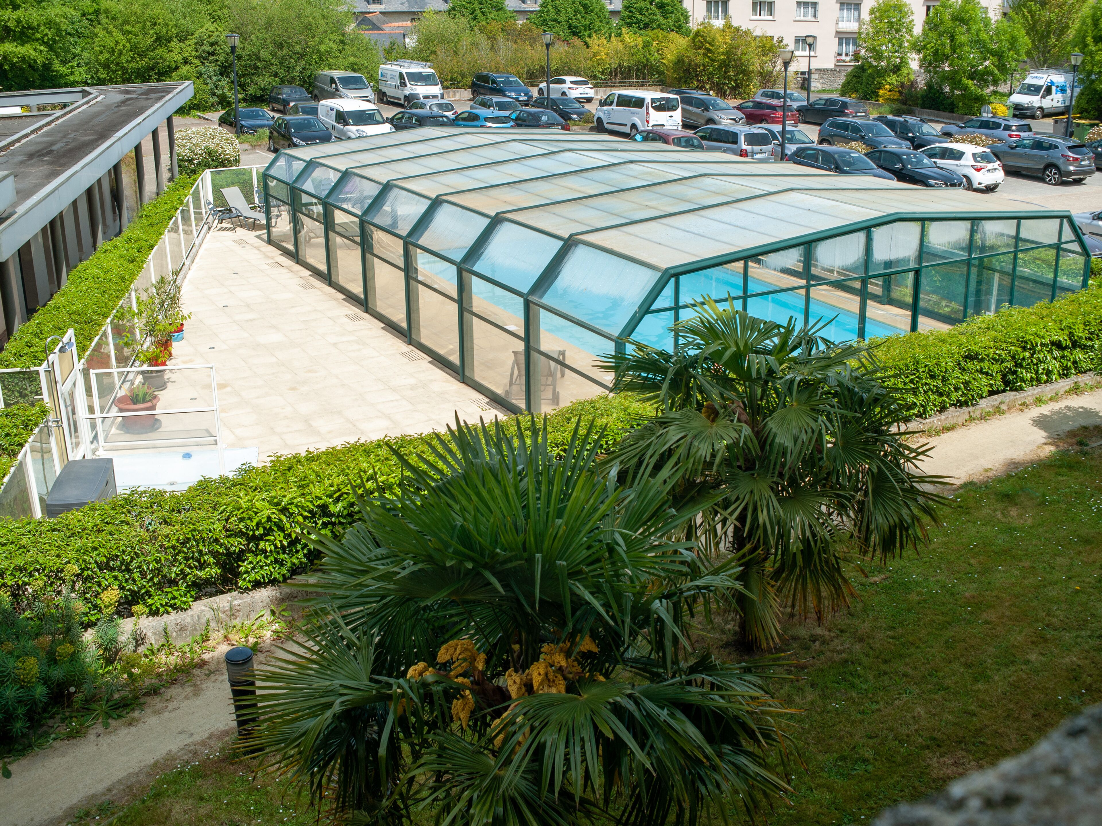 Piscine couverte, piscine extérieure (ouverte en saison)