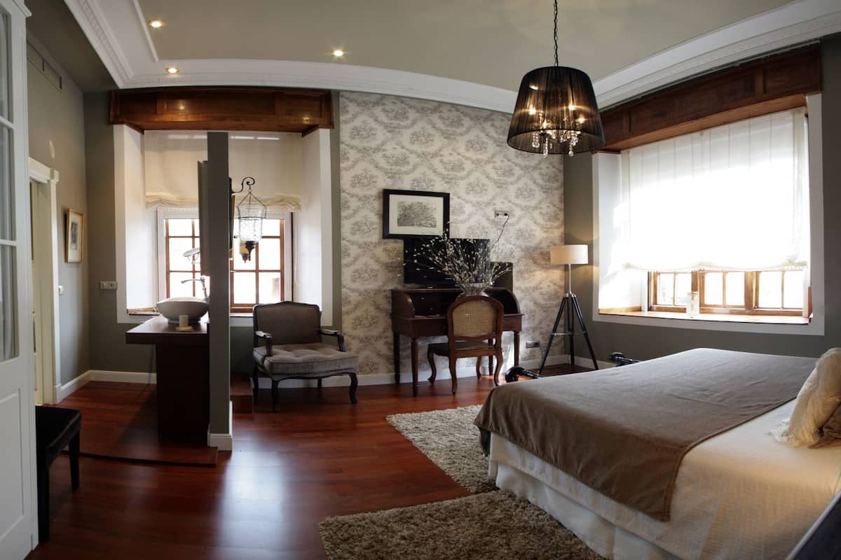 double room | desk, blackout curtains, cots/infant beds, free wifi