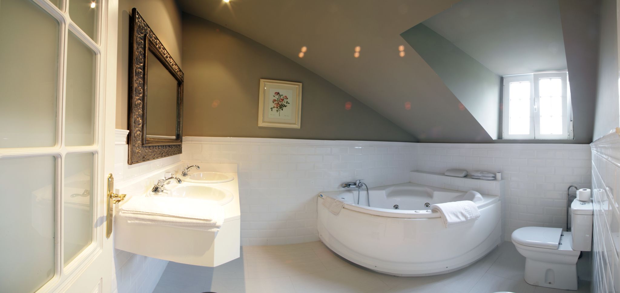 superior double room | bathroom | shower, hair dryer, towels