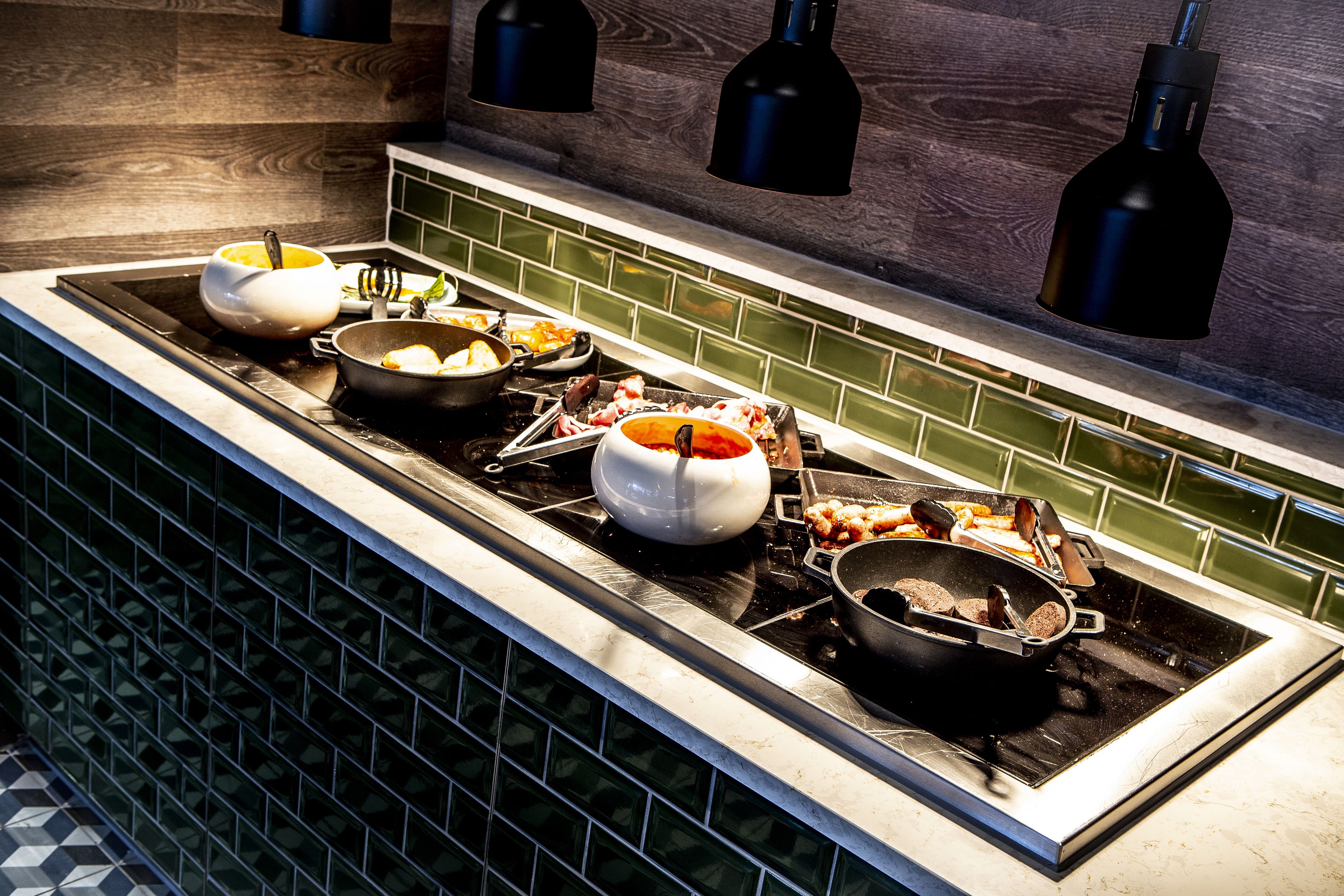 Tägliches großes Frühstück gegen Gebühr