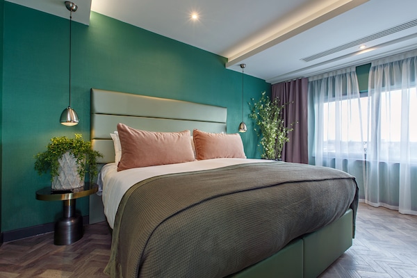 In-room safe, individually furnished, desk, soundproofing