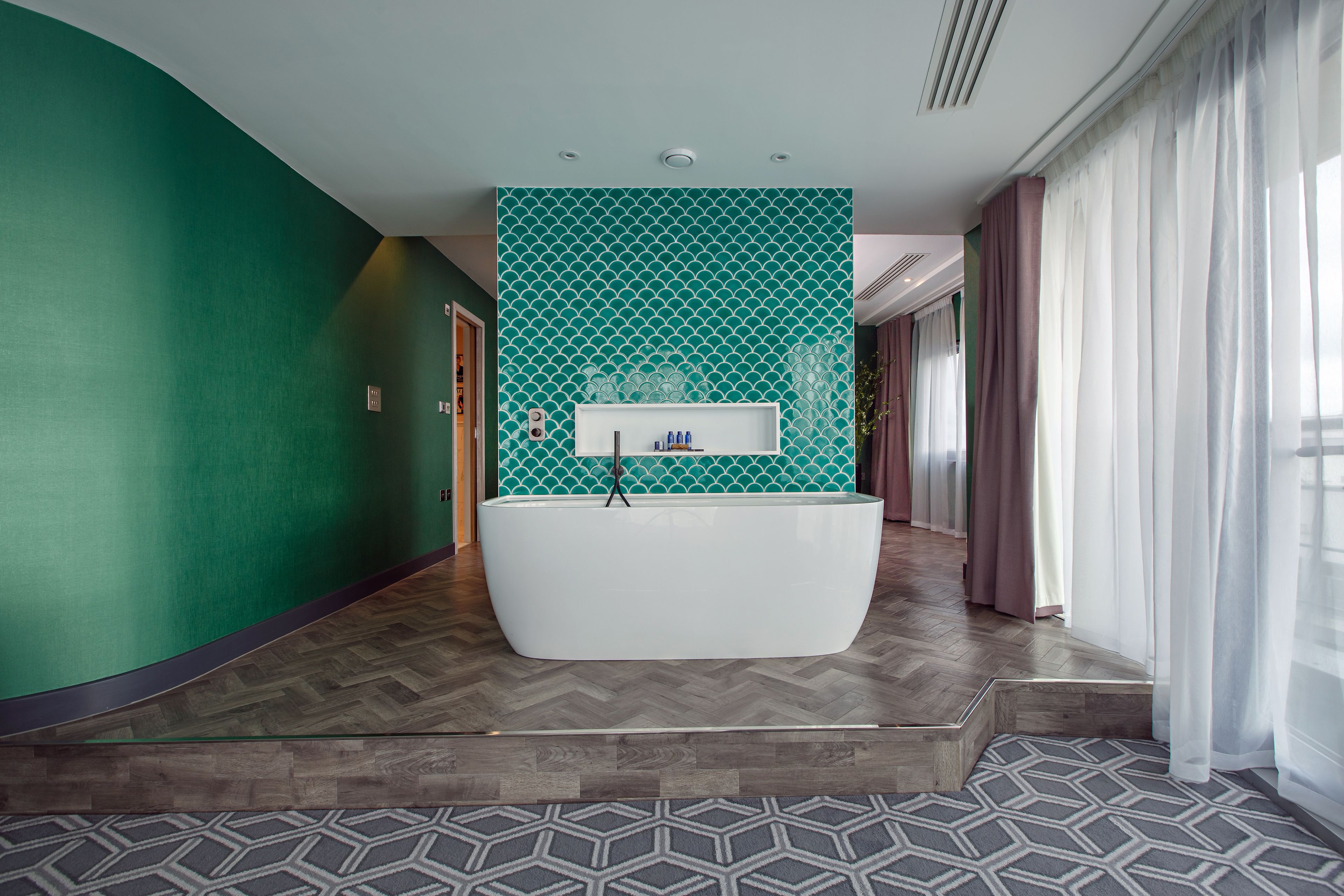 deep-soaking bathtub