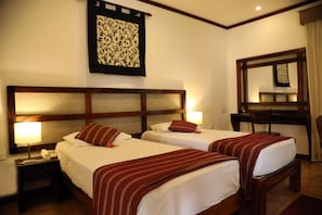 Minibar, rollaway beds, free WiFi
