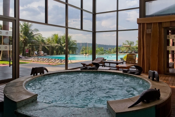 Kolam renang tertutup, kolam renang terbuka