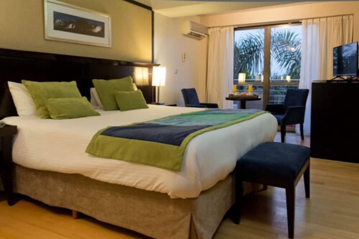 double room, river view | 1 bedroom, premium bedding, minibar, in-room safe