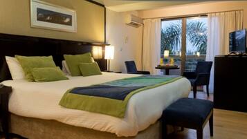 Ropa de cama de alta calidad y minibar