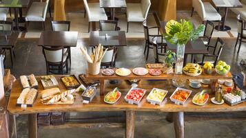 Free daily buffet breakfast