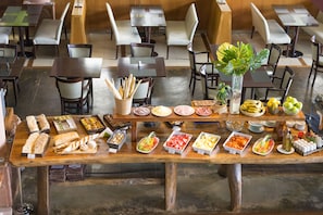 Free daily buffet breakfast - Amérian Portal del Iguazú Hotel (Puerto Iguazú)