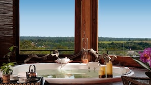 Sauna, hot tub, perawatan tubuh, hidroterapi, dan body scrub