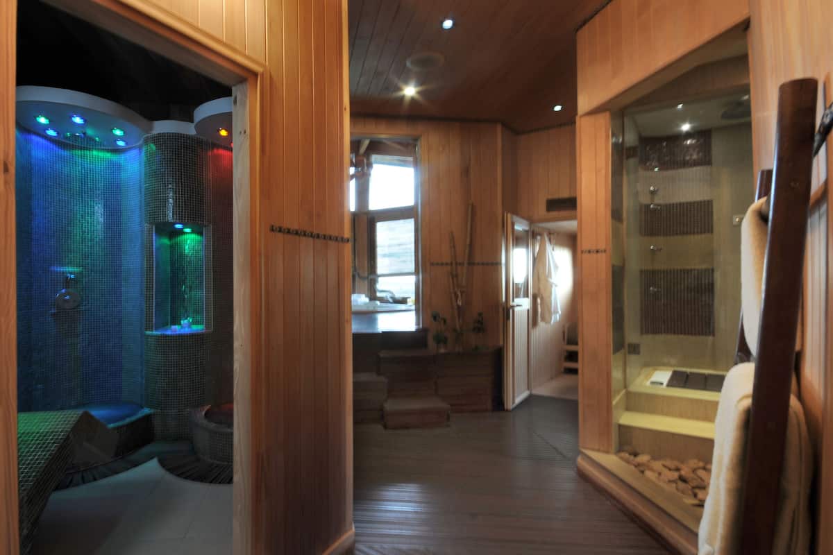 sauna, hot tub, body treatments, hydrotherapy, body scrubs, facials