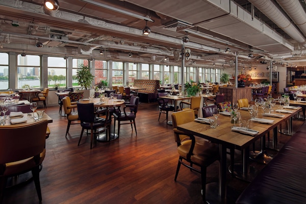 2 restauranter: frokost, lunsj og middag serveres