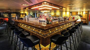 2 bares o lounges, bar de vinos