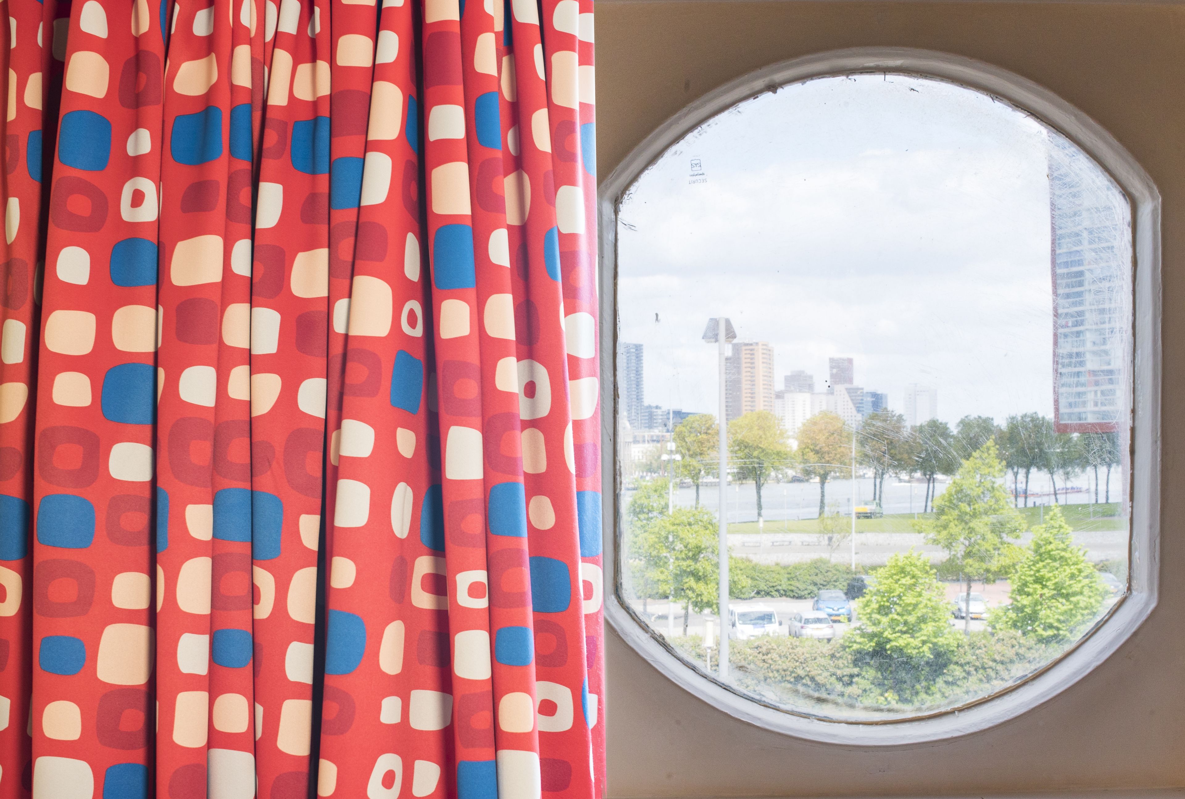 deluxe double room | street view