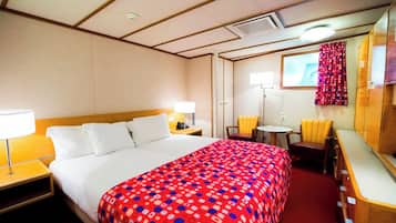 Habitación doble superior | Edredones de plumas, caja fuerte, escritorio