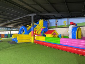 Area giochi per bambini (al coperto)