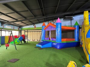 Area giochi per bambini (al coperto)