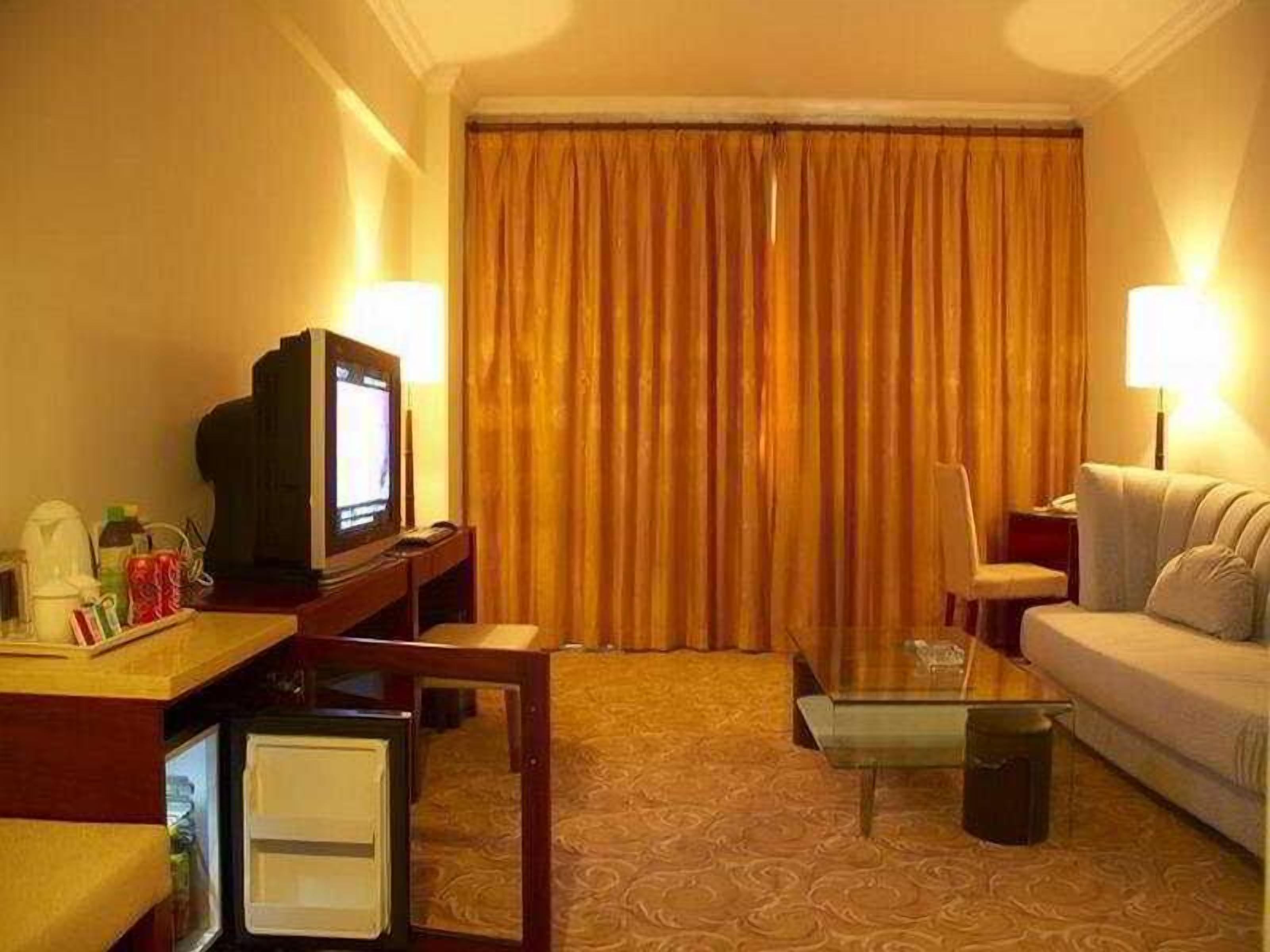 Living area | 32-inch LCD TV with satellite channels, TV, DVD player