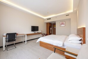Superior Business Double Room | Minibar, soundproofing, rollaway beds, free WiFi