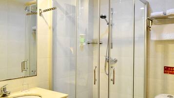 Standardenkeltværelse - uden vindue | Minibar, lydisolering, ekstra senge (tillægsgebyr), gratis Wi-Fi