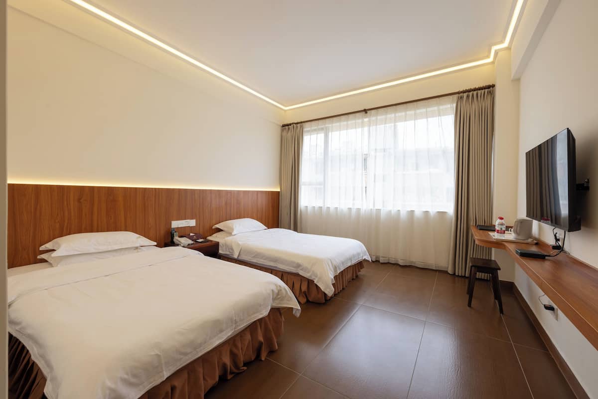 Business Twin Room | Minibar, soundproofing, rollaway beds, free WiFi