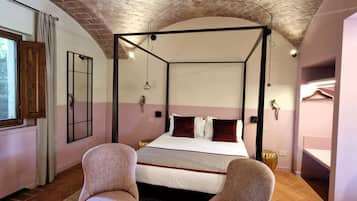 Deluxe Suite, 1 Double Bed with Sofa bed | 1 bedroom, down comforters, free WiFi, bed sheets