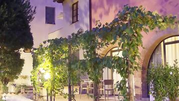 Suite monolocale | Facciata della struttura - sera/notte