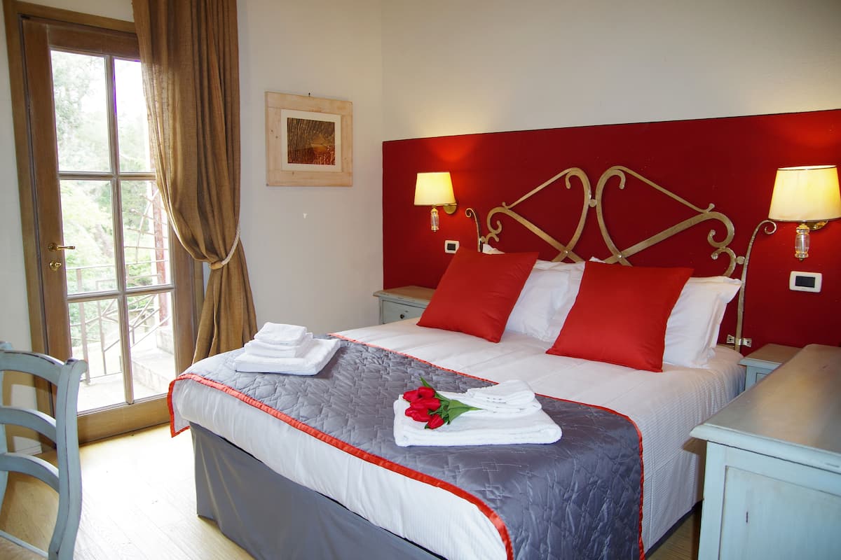 1 bedroom, down duvets, free WiFi, bed sheets