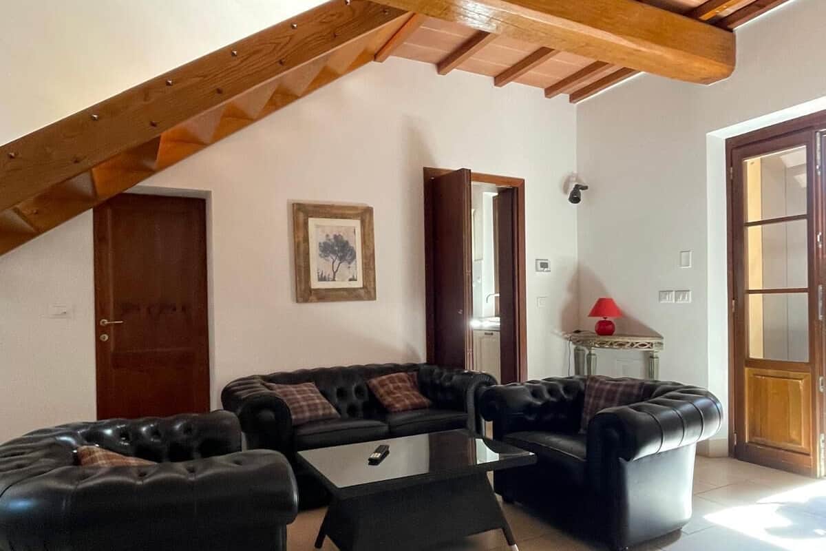 Basic Apartment | Living area