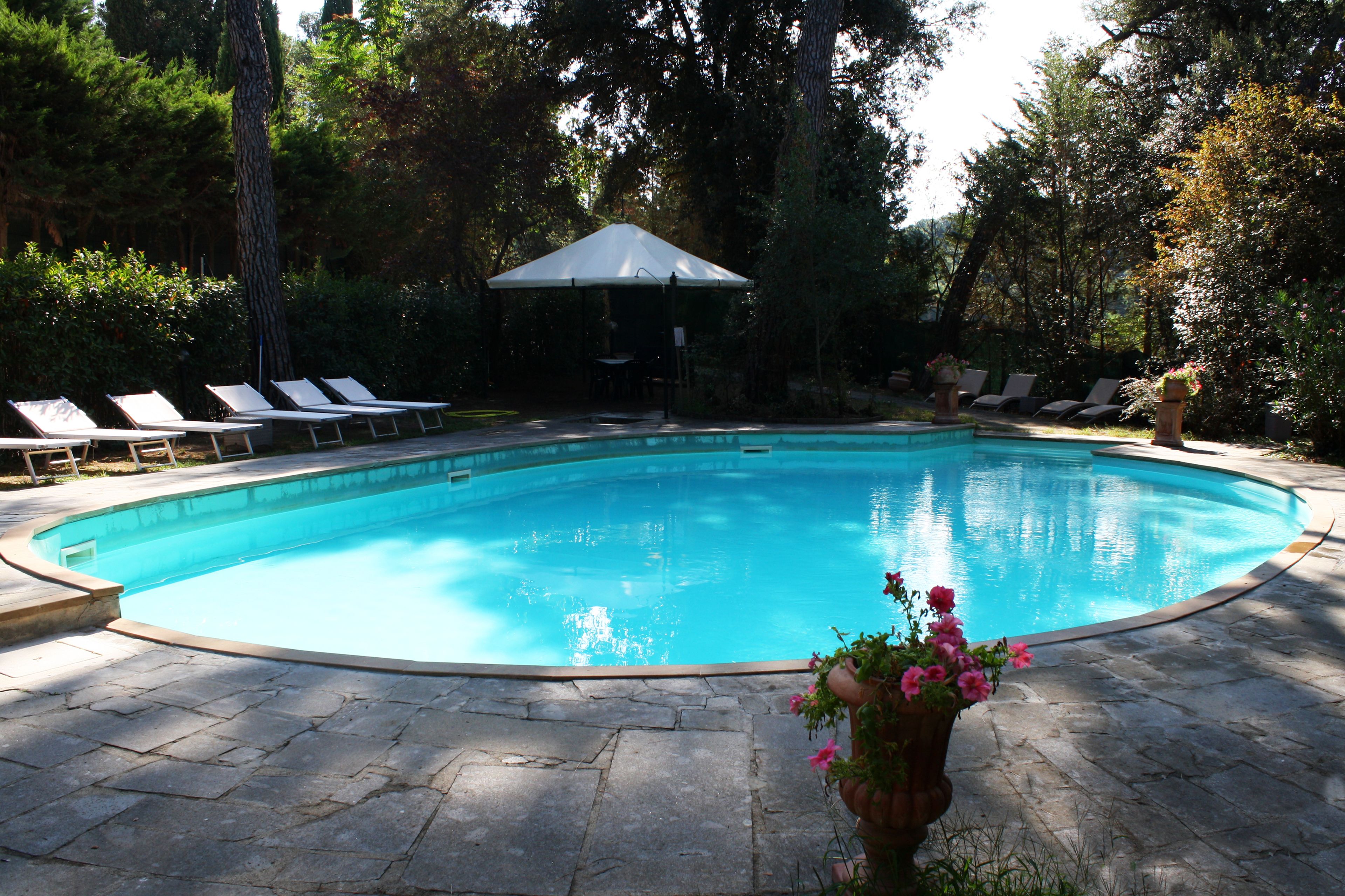 Außenpool, Liegestühle