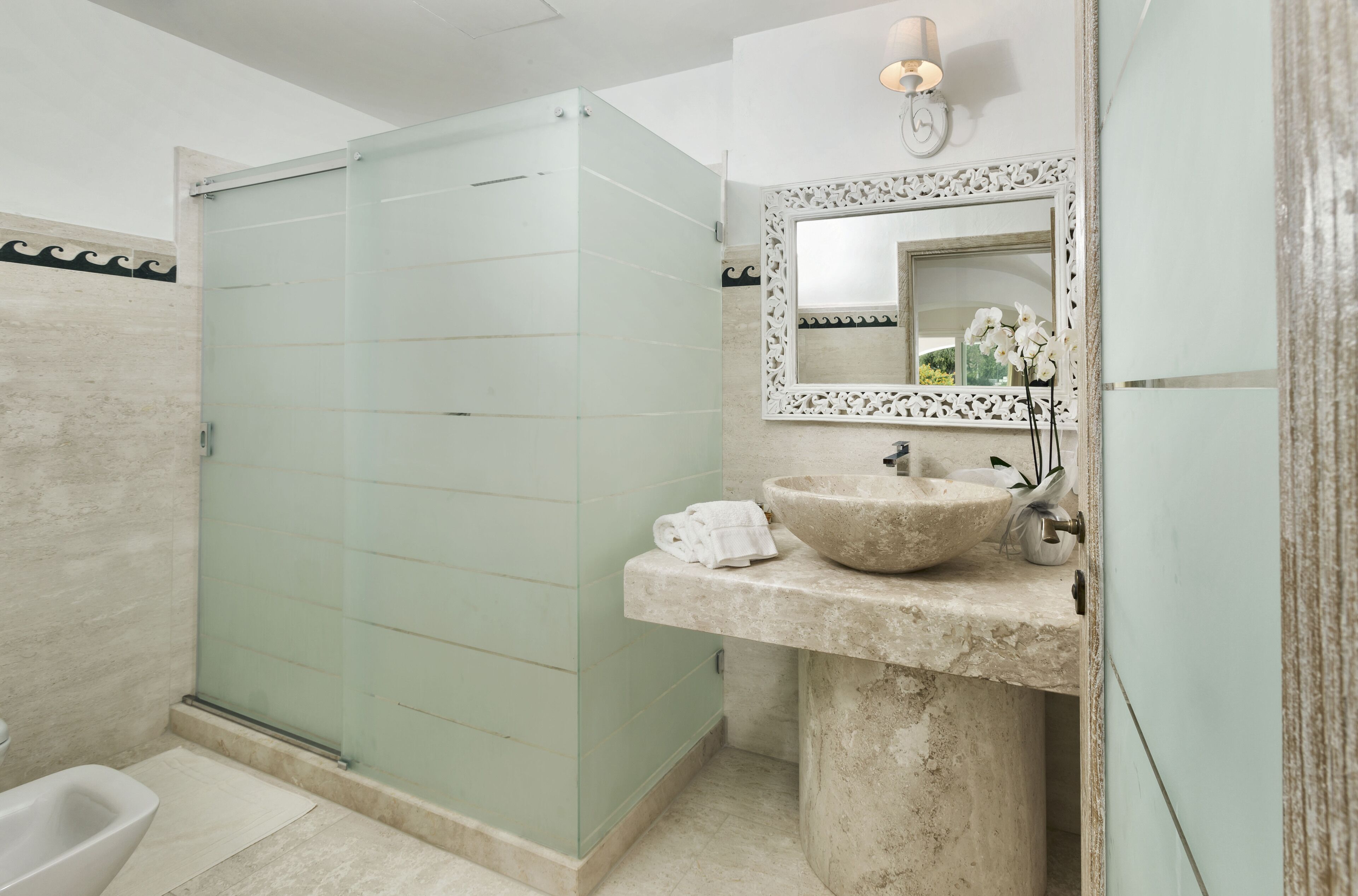 exclusive studio suite, 1 bedroom, sea view, sea facing | bathroom | free toiletries, hair dryer, bidet, towels