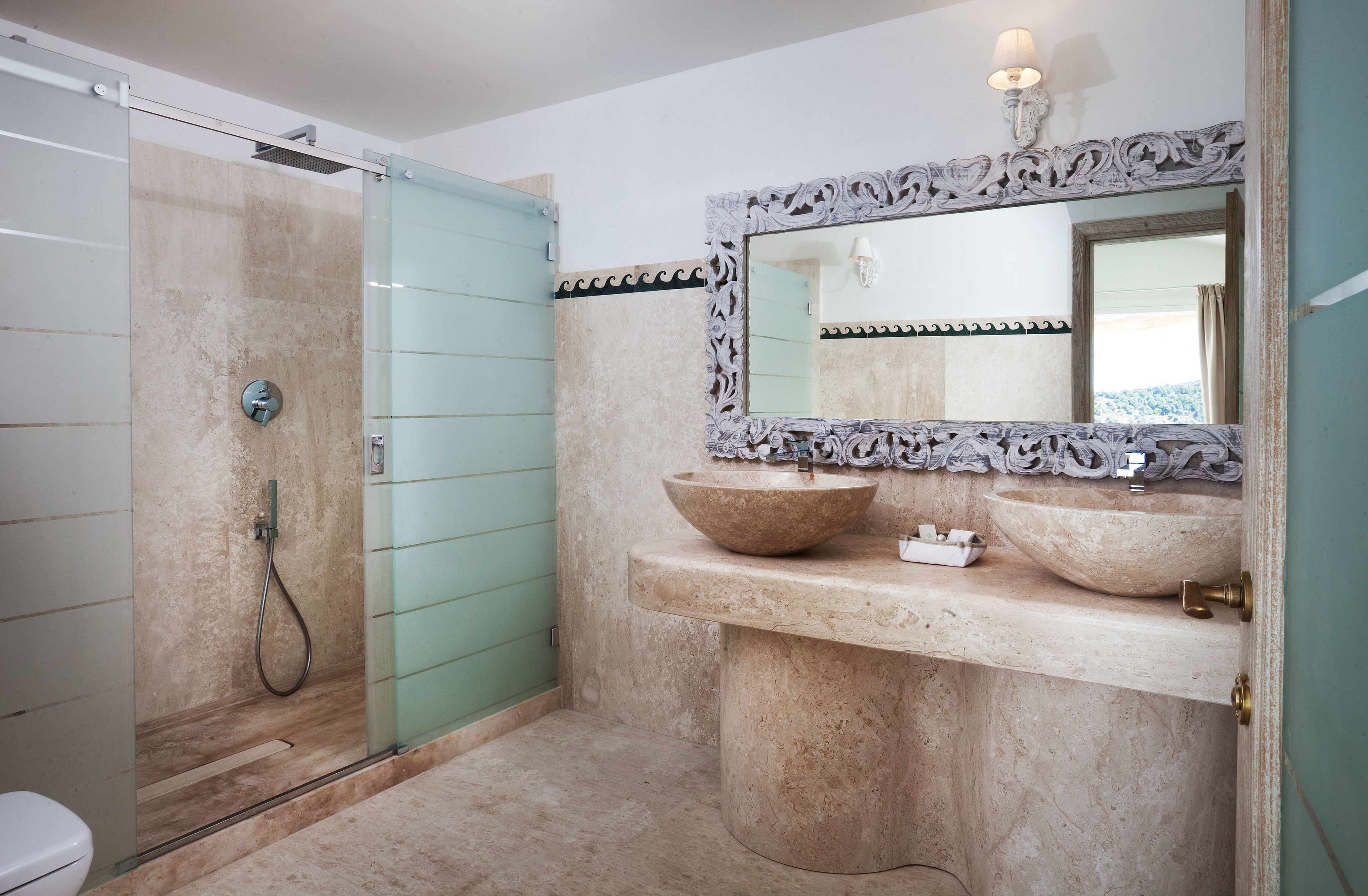 romantic studio suite, 1 bedroom, hot tub, sea view | bathroom | free toiletries, hair dryer, bidet, towels