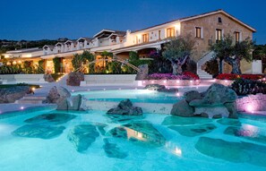 Outdoor pool - Hotel Pulicinu (Arzachena)