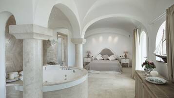 迷你吧、客房内保险箱、免费 WiFi、床单