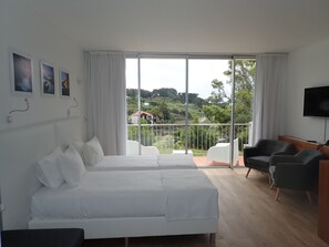 標準開放式客房, 1 間臥室, 簡易廚房 | 1 間臥室、客房內保險箱、書桌、筆電工作空間